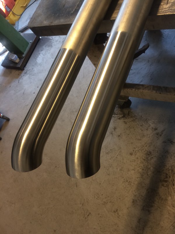 3” m. poleret afgang. – Bilen